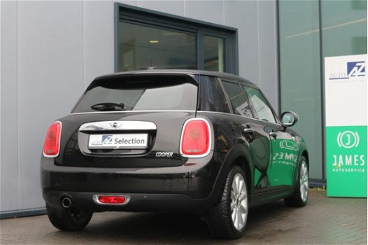 Mini Mini Cooper - 1.5 Business / Automaat / Navigatie - 1