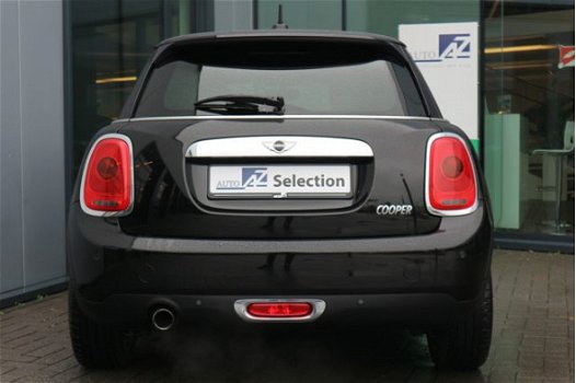 Mini Mini Cooper - 1.5 Business / Automaat / Navigatie - 1