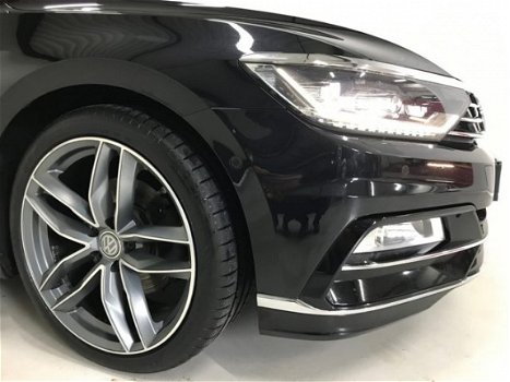 Volkswagen Passat Variant - 2.0 TDI 190PK 2X R-Line LED Leer 360°camera Vol - 1