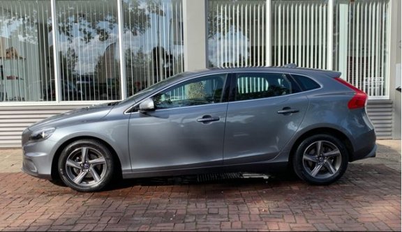 Volvo V40 - 1.6 D2 R-Design Business Navi, 16inch, Cv, Cruise, Electr.ramen Dealer onderhouden lage - 1