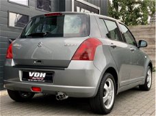 Suzuki Swift - 1.3 AIRCO - 5DRS - NAVIGATIE - KEYLESS GO - LMV