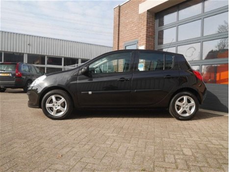 Renault Clio - 1.2-16V Business Line - 1