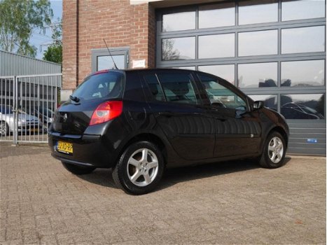 Renault Clio - 1.2-16V Business Line - 1