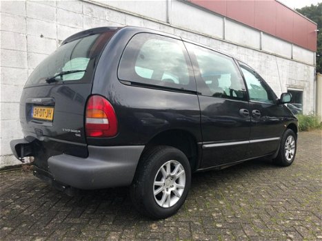 Chrysler Voyager - 2.4i SE Luxe NAP NWE APK invalide / rolstoel auto Airco Cruise Elektrische Pakket - 1