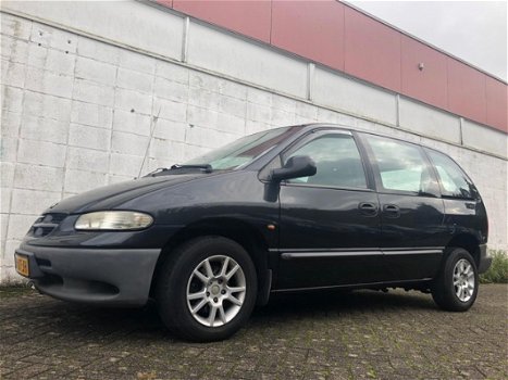 Chrysler Voyager - 2.4i SE Luxe NAP NWE APK invalide / rolstoel auto Airco Cruise Elektrische Pakket - 1