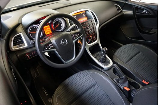 Opel Astra - 1.6 Turbo Design Edition 170PK Navigatie. Nationale Autopas (NAP) - 1