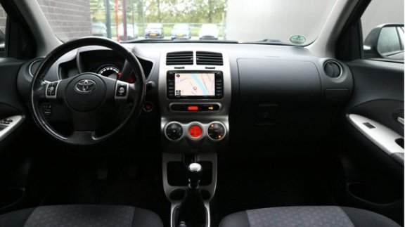 Toyota Urban Cruiser - 1.3 VVT-i Dynamic | Navigatie | Trekhaak | Climate control | - 1