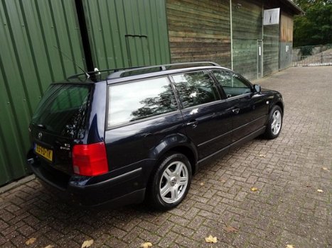 Volkswagen Passat Variant - 2.3 V5 4Motion Comfortline - 1