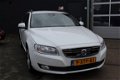 Volvo V70 - 2.4 D5 AWD Kinetic AIRCO TREKHAAK 215PK APK 20-11-2020 ELEK PAKKET LEER START STOP - 1 - Thumbnail