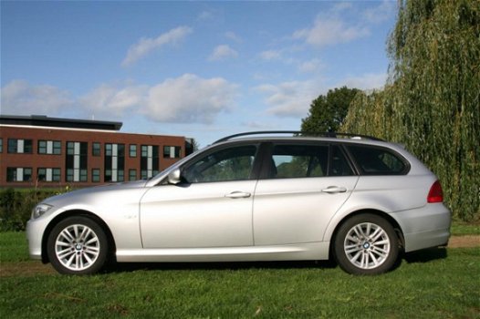 BMW 3-serie Touring - 318i High Executive - automaat, leder, navi, panodak - 1