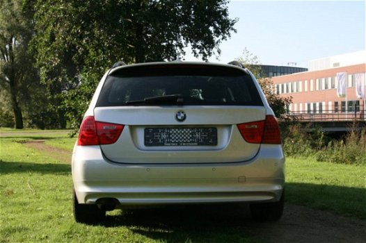 BMW 3-serie Touring - 318i High Executive - automaat, leder, navi, panodak - 1