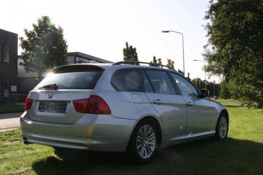 BMW 3-serie Touring - 318i High Executive - automaat, leder, navi, panodak - 1