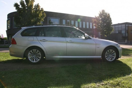 BMW 3-serie Touring - 318i High Executive - automaat, leder, navi, panodak - 1