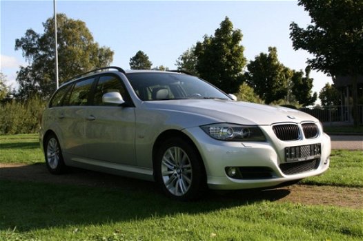 BMW 3-serie Touring - 318i High Executive - automaat, leder, navi, panodak - 1