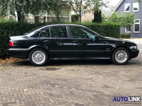 BMW 5-serie - 520i | Airco | Trekhaak | Youngtimer | - 1