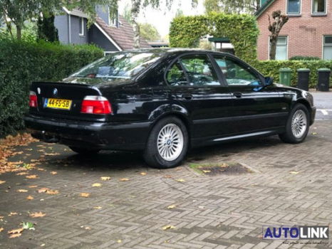 BMW 5-serie - 520i | Airco | Trekhaak | Youngtimer | - 1