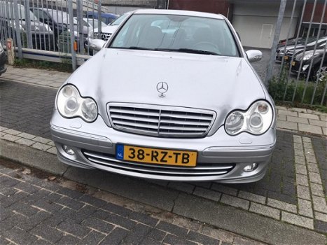 Mercedes-Benz C-klasse - 200 CDI Avantgarde / facelift / automaat / bi-xenon - 1