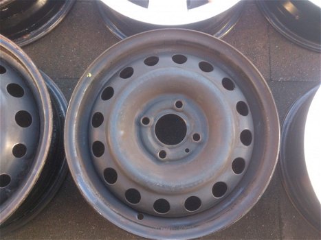 4 Stalen Velgen Nissan Micra 4x100 14 Inch‏‏ + Wieldoppen - 2