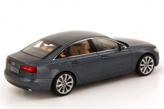 1:43 Schuco AUDI A6 C7 sedan Aviatorblue metallic donkerblauw - 2