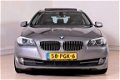BMW 5-serie Touring - 528i 6-CILINDER HIGH EXE AUT. OPEN PANODAK LEDER EL. COMFORTSTOELEN+MEM. NAVIG - 1 - Thumbnail