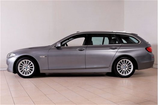 BMW 5-serie Touring - 528i 6-CILINDER HIGH EXE AUT. OPEN PANODAK LEDER EL. COMFORTSTOELEN+MEM. NAVIG - 1