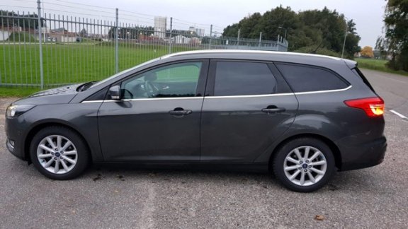 Ford Focus Wagon - 1.5 TDCI Titanium * Navigatie - 1