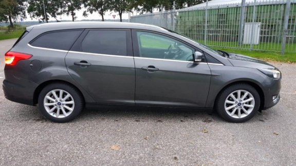 Ford Focus Wagon - 1.5 TDCI Titanium * Navigatie - 1