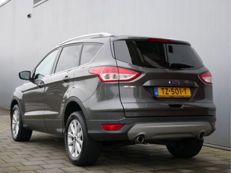 Ford Kuga - 2.0 TDCi 120pk Titanium VAN: € 18.650, - VOOR: € 18.350, - 1