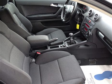 Audi A3 Sportback - 1.6 FSI S-Line - ECC Climate control- Privacy glass- LMV 18 inch - 1