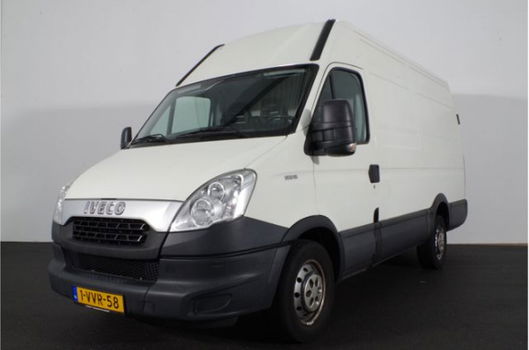 Iveco Daily - 35 S 15V 330 L2H2/146PK. Navi. Airco. Cruise. Trekhaak. 3zits - 1