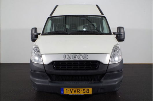 Iveco Daily - 35 S 15V 330 L2H2/146PK. Navi. Airco. Cruise. Trekhaak. 3zits - 1