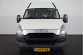 Iveco Daily - 35 S 15V 330 L2H2/146PK. Navi. Airco. Cruise. Trekhaak. 3zits - 1 - Thumbnail