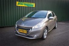 Peugeot 208 - 1.2 80pk Style Premium + Navi / Panoramdak / PDC / Schitterend