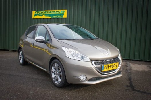 Peugeot 208 - 1.2 80pk Style Premium + Navi / Panoramdak / PDC / Schitterend - 1