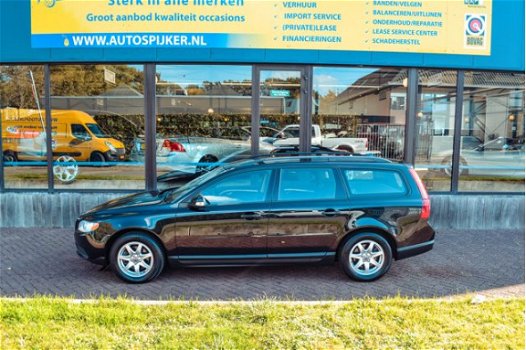 Volvo V70 - 2.0 Momentum 146PK/ AIRCO/ NAVIGATIE/ ECC/ LMV/ CV/ ETC - 1