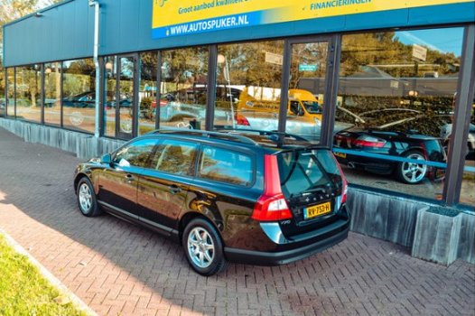 Volvo V70 - 2.0 Momentum 146PK/ AIRCO/ NAVIGATIE/ ECC/ LMV/ CV/ ETC - 1