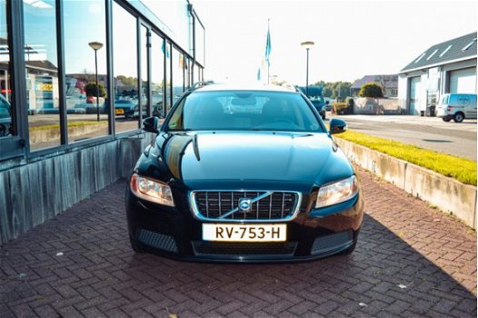 Volvo V70 - 2.0 Momentum 146PK/ AIRCO/ NAVIGATIE/ ECC/ LMV/ CV/ ETC - 1