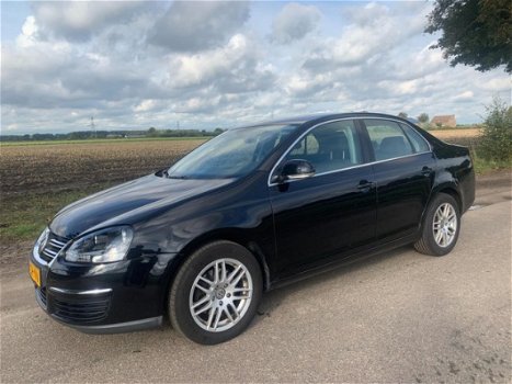 Volkswagen Jetta - 2.0 FSI Comfortline / clima - 1