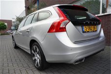 Volvo V60 - 2.4 D6 AWD Plug-In Hybrid Summum Xenon Pano Leder Navi EX BTW