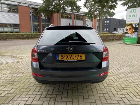 Skoda Octavia Combi - 1.6 TDI Elegance Businessline Automaat - 1