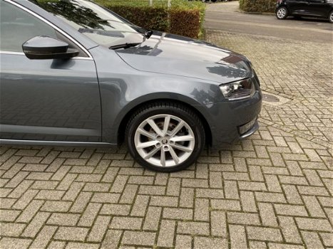 Skoda Octavia Combi - 1.6 TDI Elegance Businessline Automaat - 1