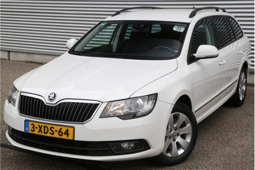 Skoda Superb Combi - 1.4 TSI 125pk Xenon Navigatie 16'' lm PDC 172 - 1