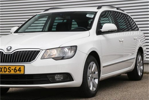 Skoda Superb Combi - 1.4 TSI 125pk Xenon Navigatie 16'' lm PDC 172 - 1