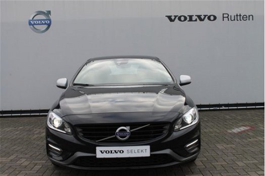 Volvo V60 - D3 150PK Automaat R-Design/ Navigatie/ Climat control - 1