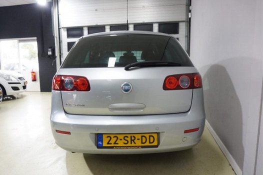 Fiat Croma - 2.2-16V Emotion - 1