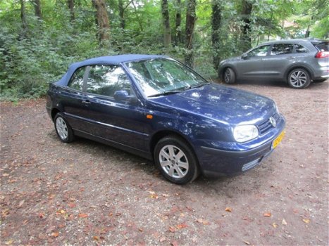 Volkswagen Golf Cabriolet - 1.8 Trendline zeer nette auto.stuurbekr.electr.ramen.deurvergrendel - 1