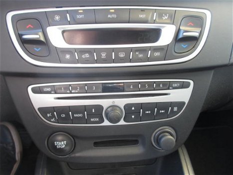 Renault Mégane Estate - 2.0 Privilége / AUTOMAAT / NAVI / LEDER / STOELVERWARMING - 1