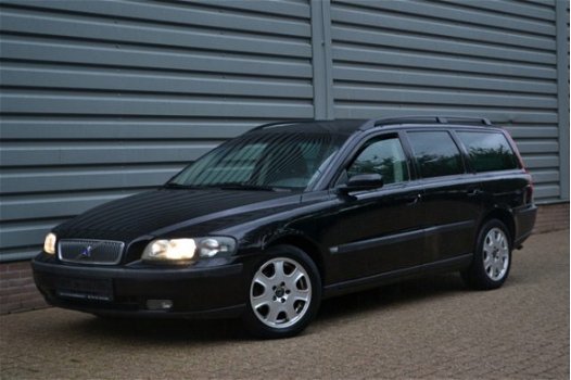 Volvo V70 - 2.4 D5 Geartronic Comfort Line AUT. AIRCO LEDER LM-VELGEN + INRUIL MOGELIJK - 1