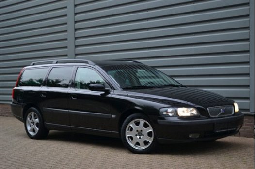 Volvo V70 - 2.4 D5 Geartronic Comfort Line AUT. AIRCO LEDER LM-VELGEN + INRUIL MOGELIJK - 1