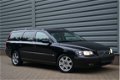 Volvo V70 - 2.4 D5 Geartronic Comfort Line AUT. AIRCO LEDER LM-VELGEN + INRUIL MOGELIJK - 1 - Thumbnail